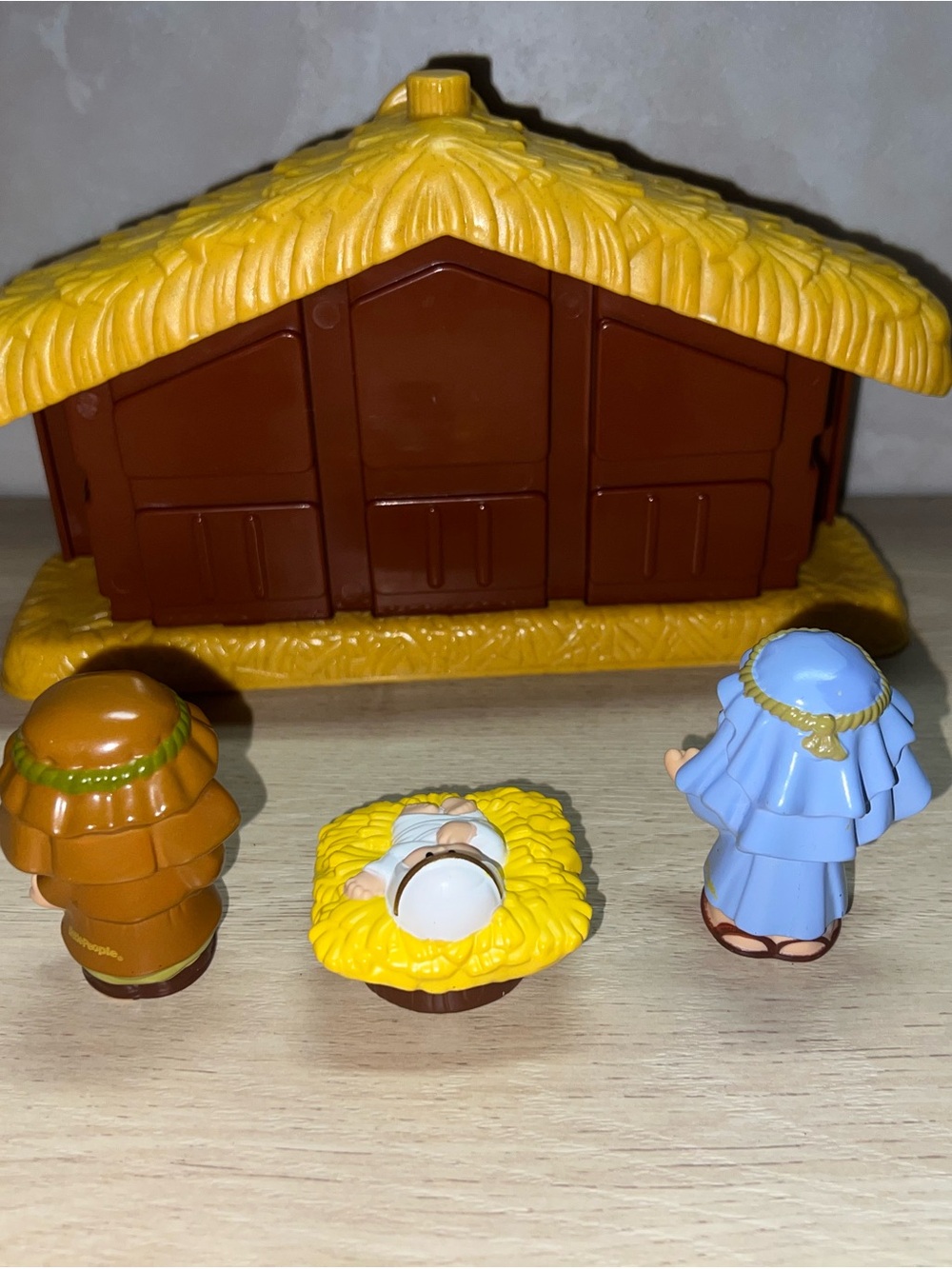 Fisher-Price Little People Nativity Stable w/ Mary, Joseph & Baby Jesus - Picture 4 of 7
